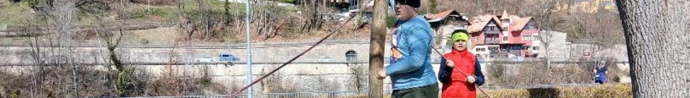 Schüler am Fitnessgerät