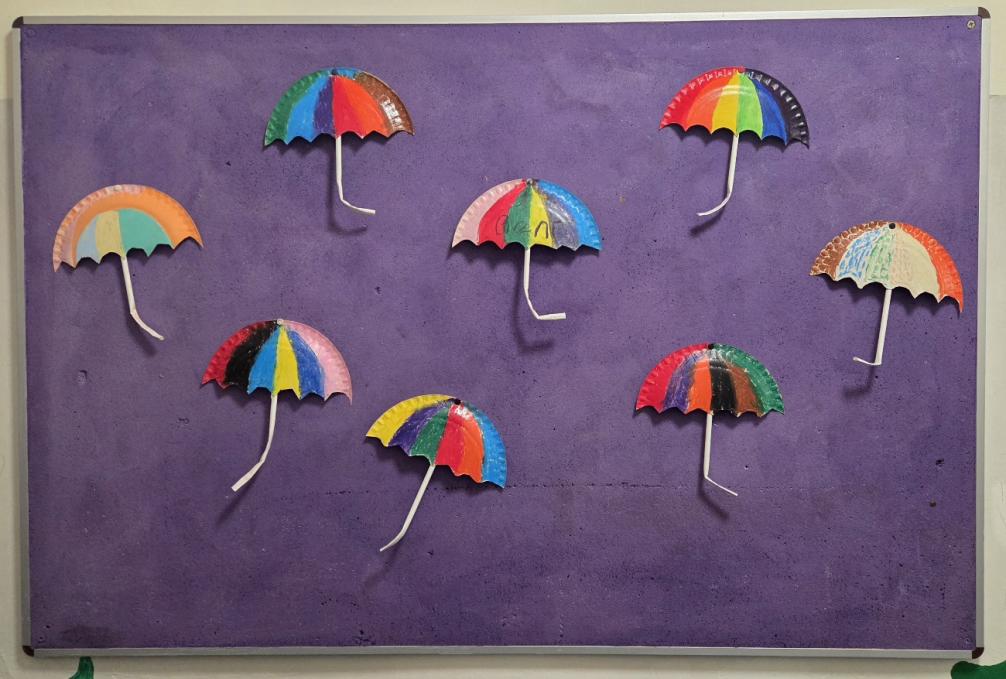 Regenschirme zum Thema Wetter gebastelt