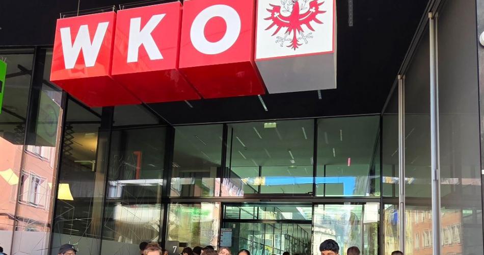 Gruppenbild vor der WKO