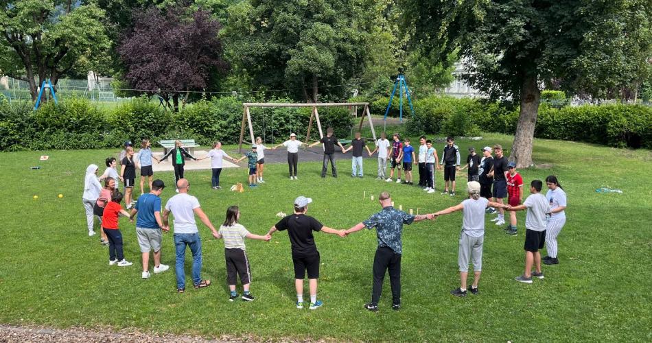 Schüler:innen beim Aufwärmen